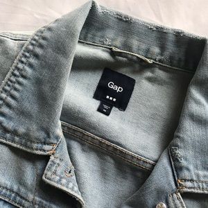 GAP Jackets & Coats - Gap Cropped Denim Jacket in Light Indigo, M GAP Jackets & Coats - Gap Cropped Denim Jacket in Light Indigo, M